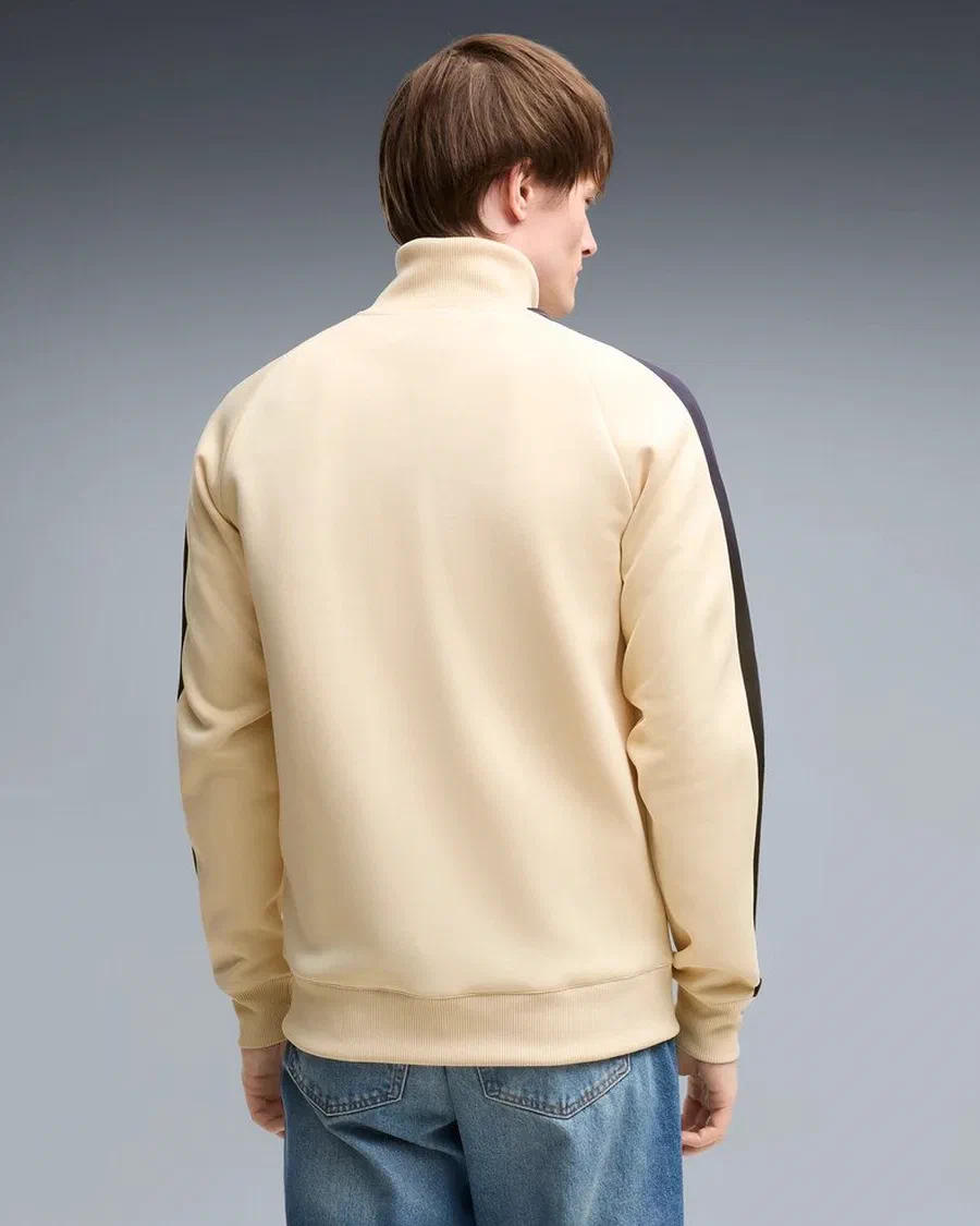 Veste T7 OM crème à bandes marine, portée de dos