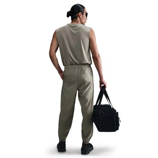 Pantalon survêtement Nike Form vert